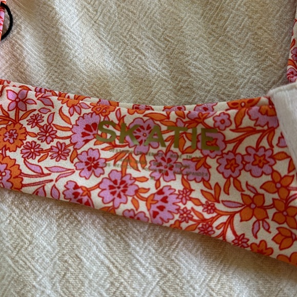 Skatie Lola Top in “Flora” - Picture 5 of 5